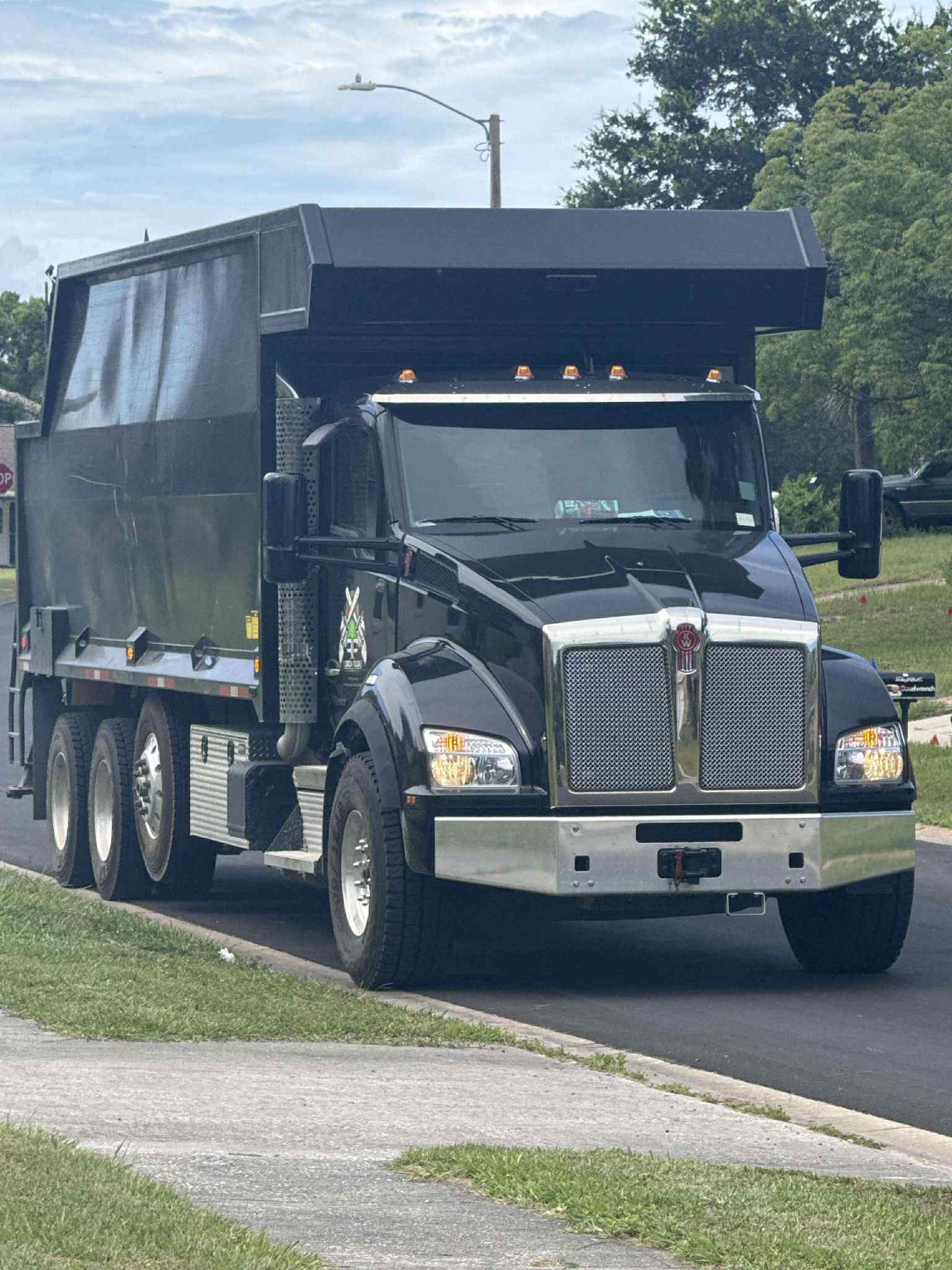 Florida Foliage grapple truck on commercial site