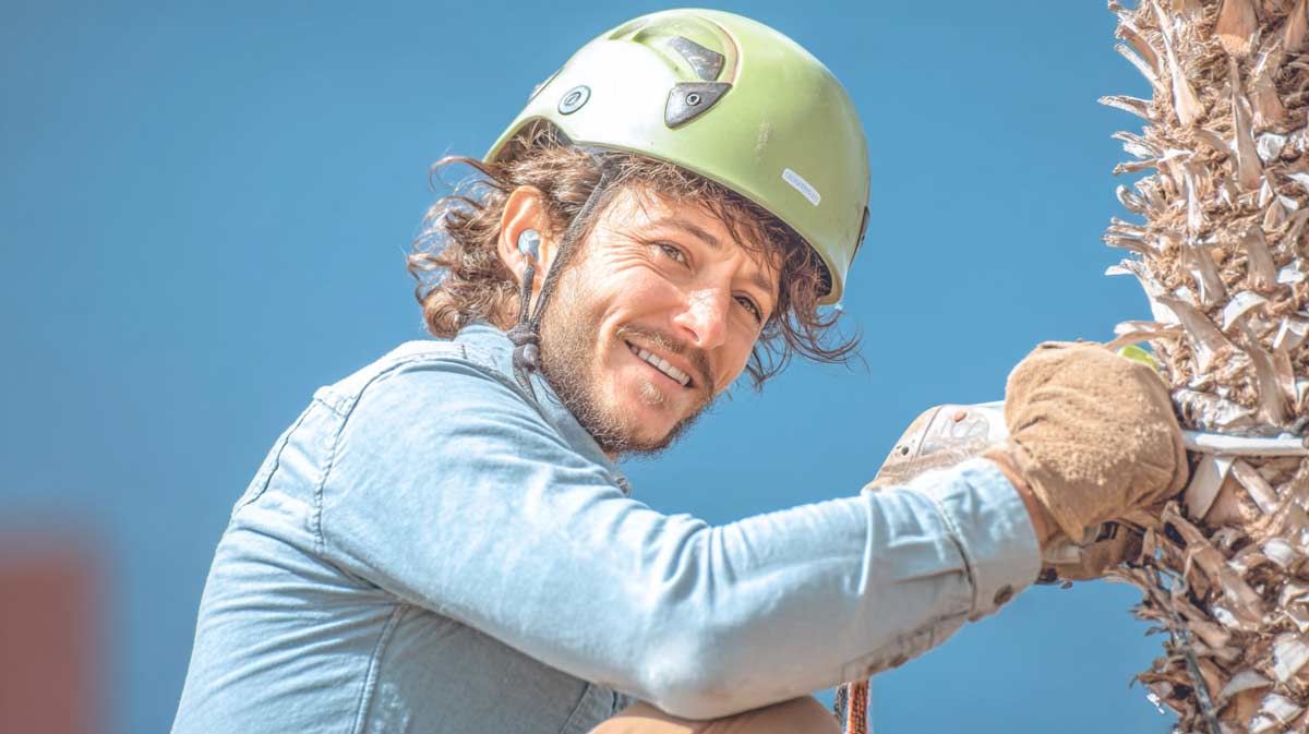 Florida Foliage ISA Certified Arborist in Daytona Beach